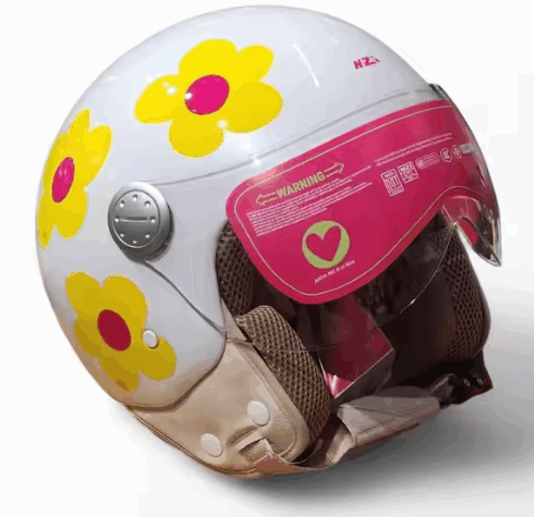 NZI casco moto jet Pasarela Agatha Ruiz de la Prada Margaritas