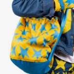 BY City bolsa casco Agatha Ruiz de la Prada amarillo azul
